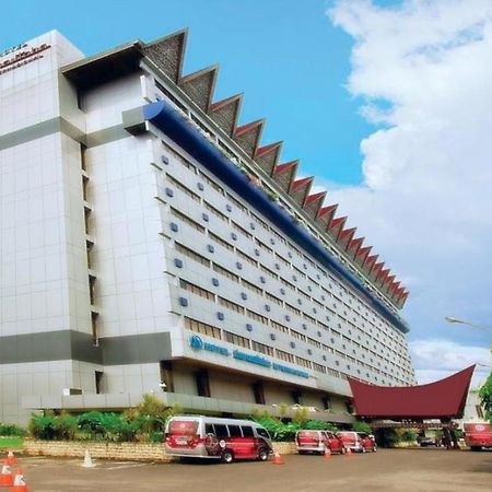 Danau Toba Hotel International Medan Exterior photo