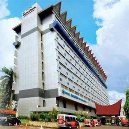 Danau Toba Hotel International Medan Exterior photo