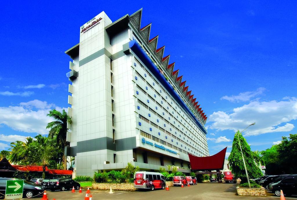 Danau Toba Hotel International Medan Exterior photo