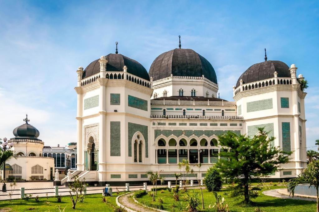 Danau Toba Hotel International Medan Exterior photo