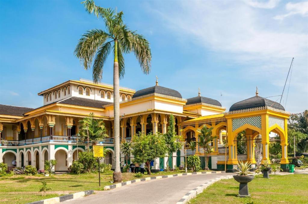 Danau Toba Hotel International Medan Exterior photo