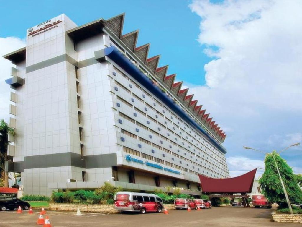 Danau Toba Hotel International Medan Exterior photo